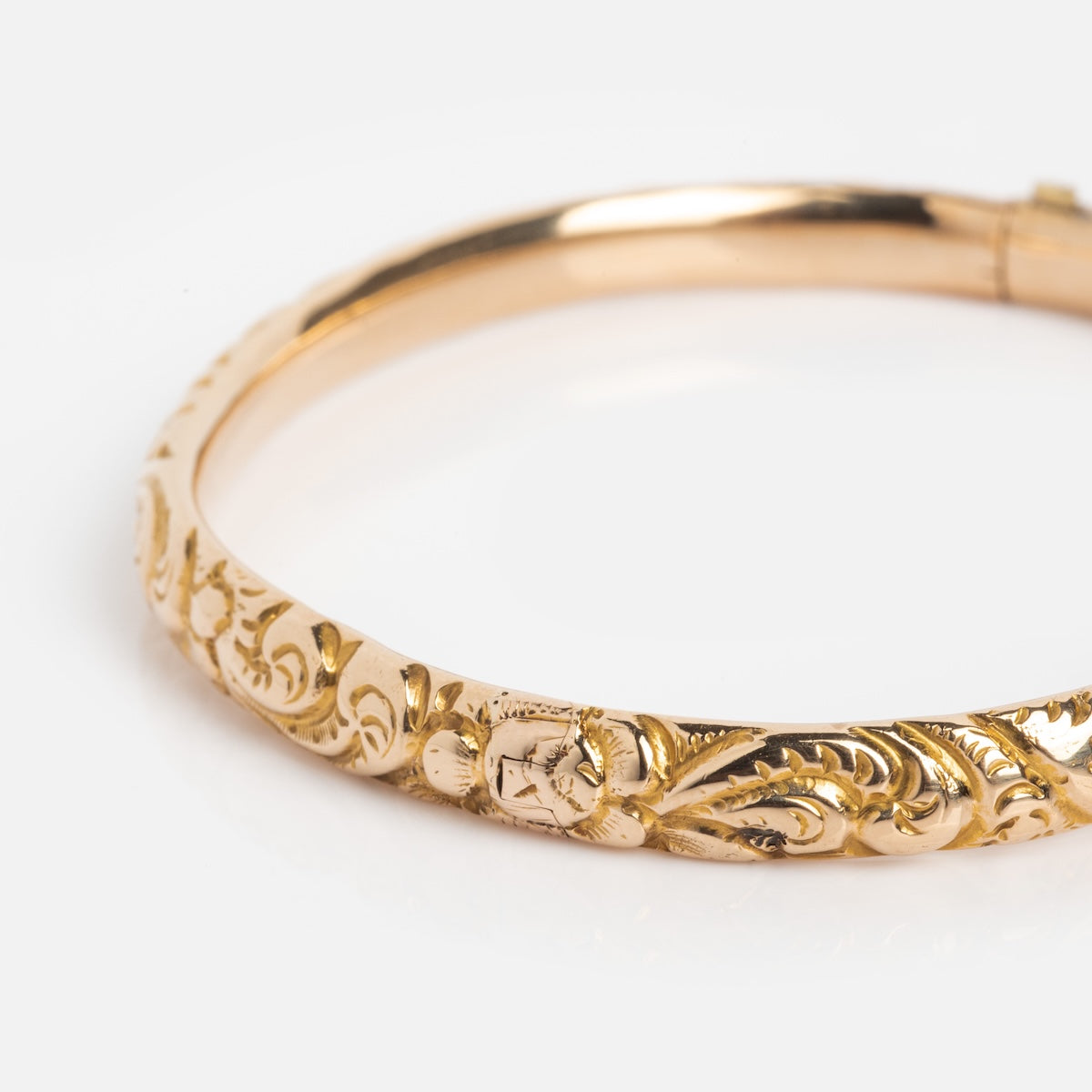Vintage 10k 1920's Floral Etched Bangle