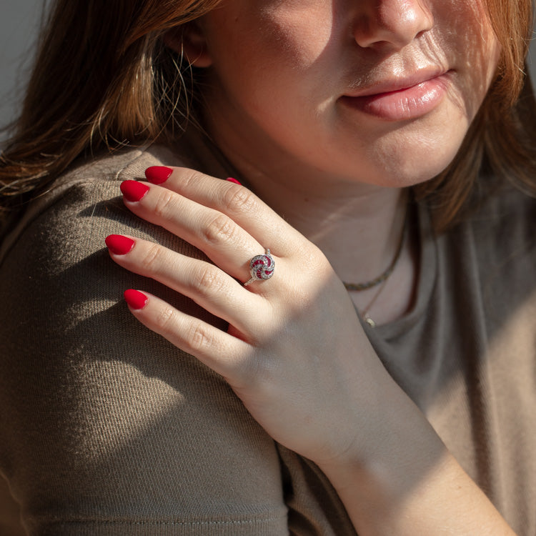 Vintage 18k White Gold Ruby and Diamond Cluster Ring Size 7