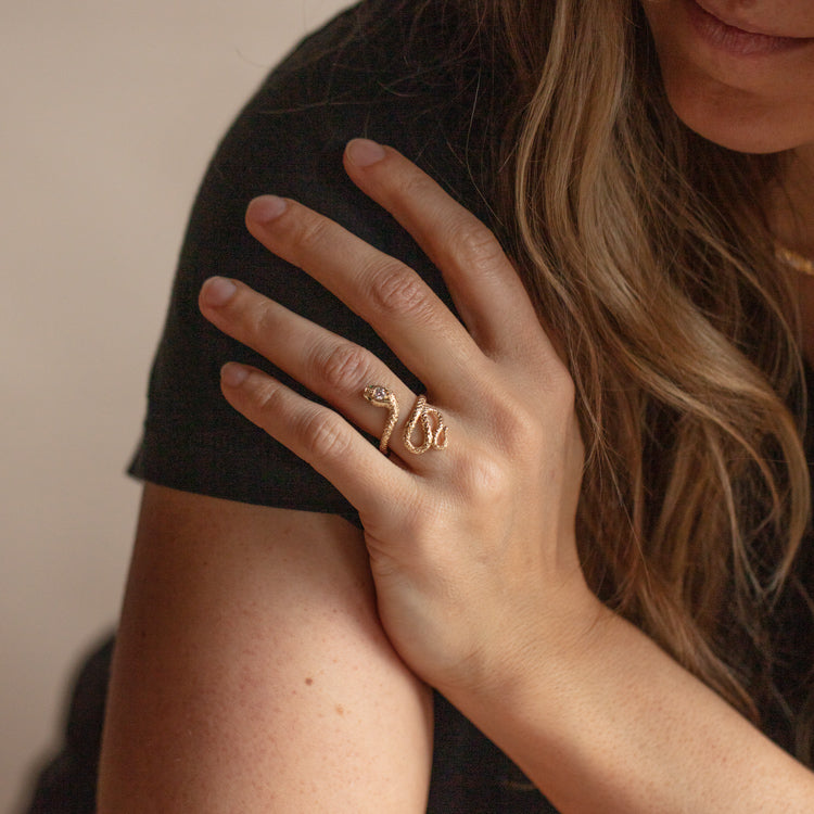 Golden Emerald Eyes Serpent Ring