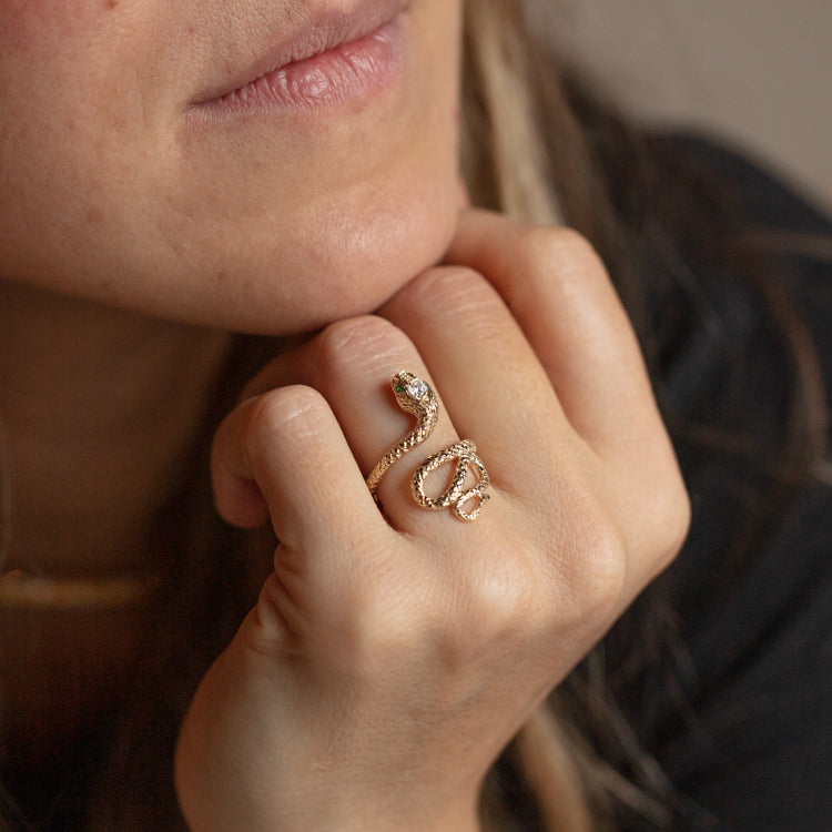 Golden Emerald Eyes Serpent Ring