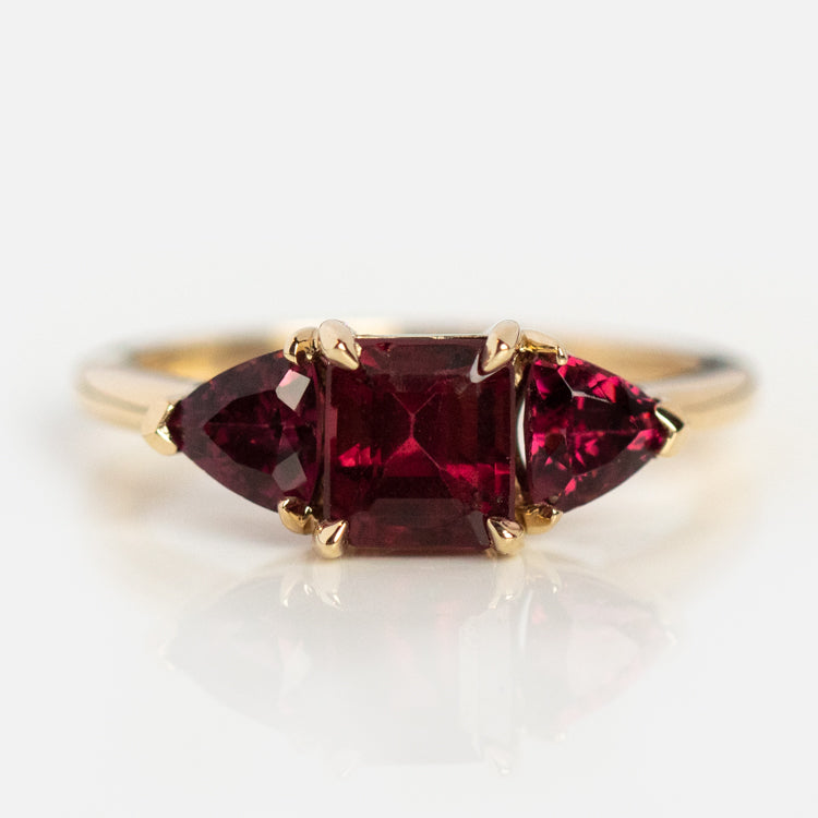 Antonia Garnet Ring