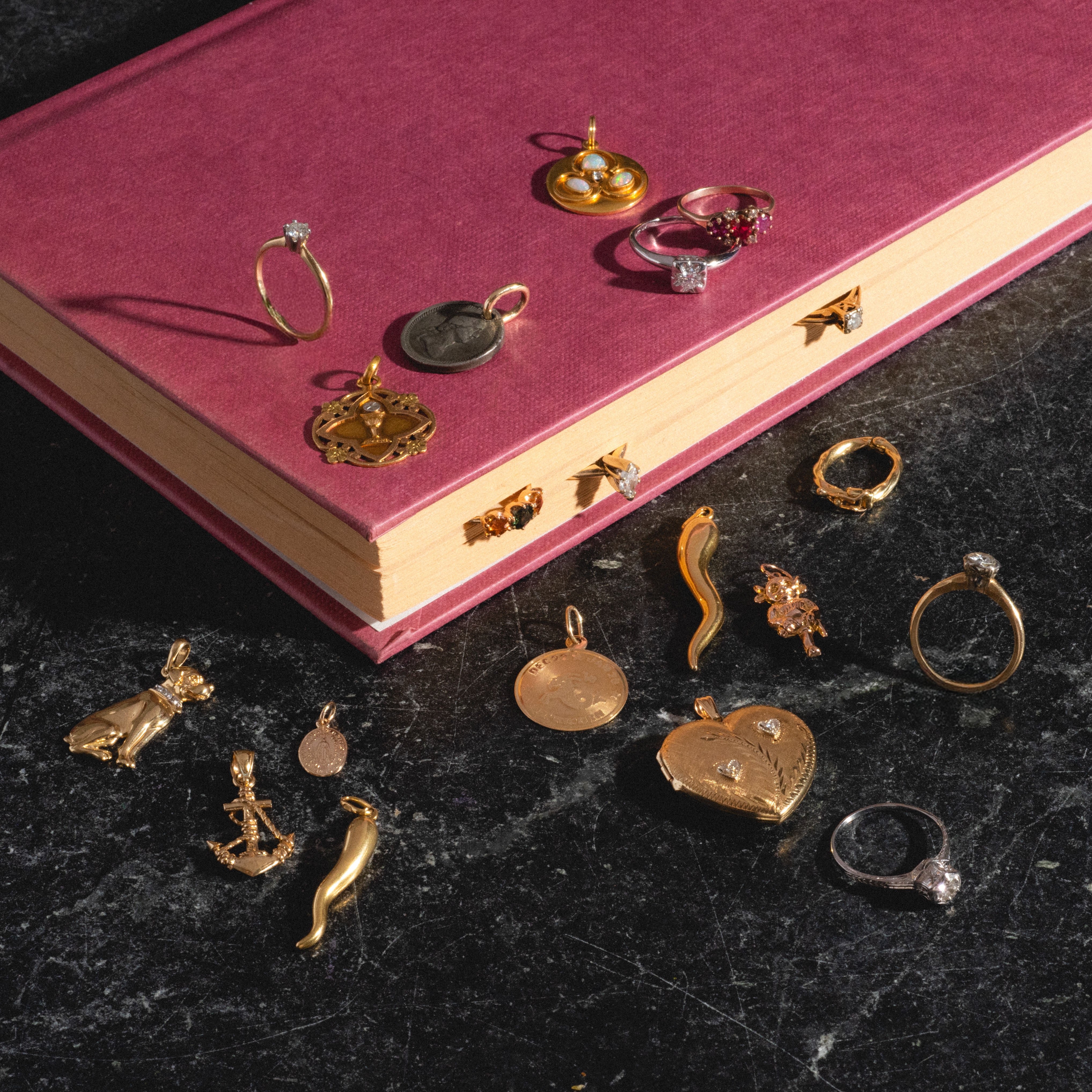 ユッカ　ロストラータＣ　　Venice vintage storeページ Vintage costume jewelery shop from designer brands from the