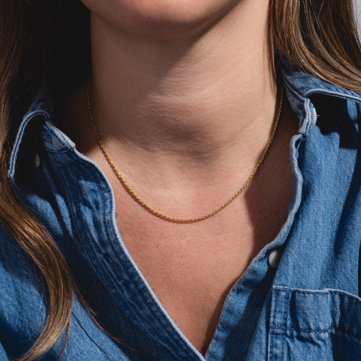 Woman wearing delicate rope chain