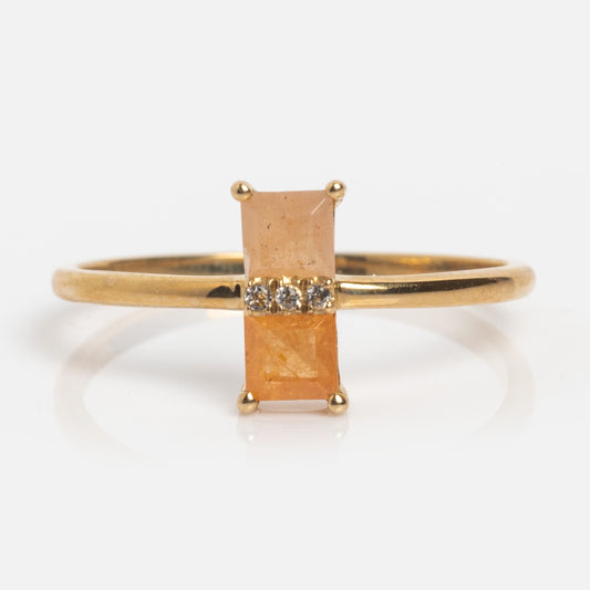 The Solid Gold Toi et Moi Ring (Sample Size 7) showcases a rectangular peach sunstone set vertically in yellow gold, accented by three small round diamonds arranged across the center.