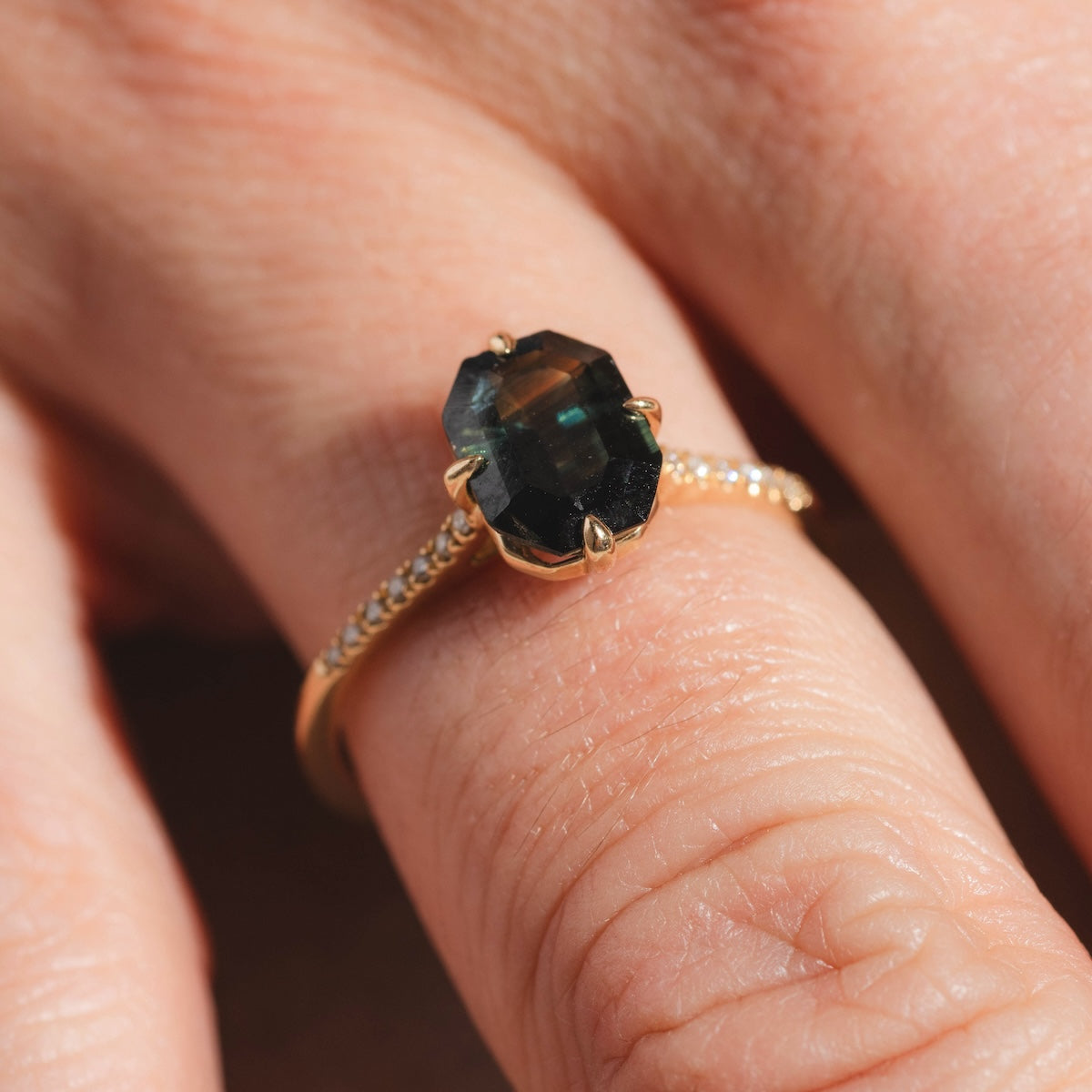Fira Ring with Sapphire
