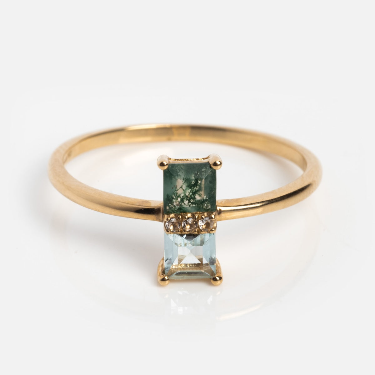 The Solid Gold Toi et Moi North South Ring (Sample Size 7) showcases a rectangular green aquatic agate and a light blue topaz set vertically with small round accents between them.