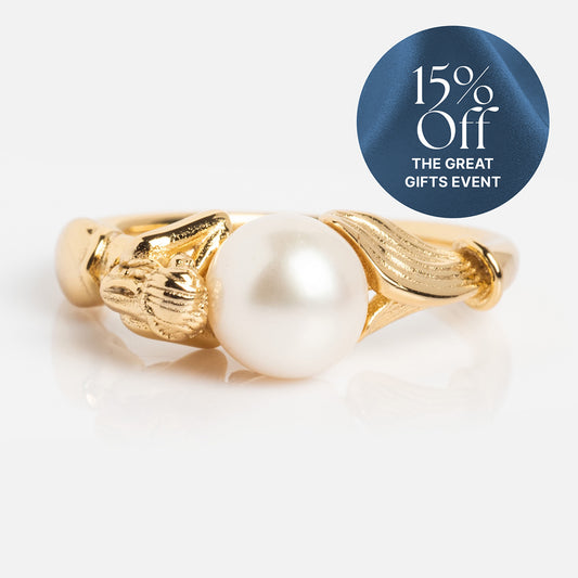 The Pearl Siren Statement Ring showcases a bold white pearl centerpiece with leaf-inspired accents. Set against a white background, a blue circle highlights “15% Off THE GREAT GIFTS EVENT.”.