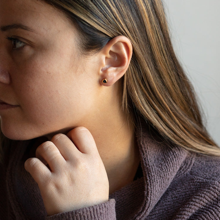 Black onyx post earrings deals