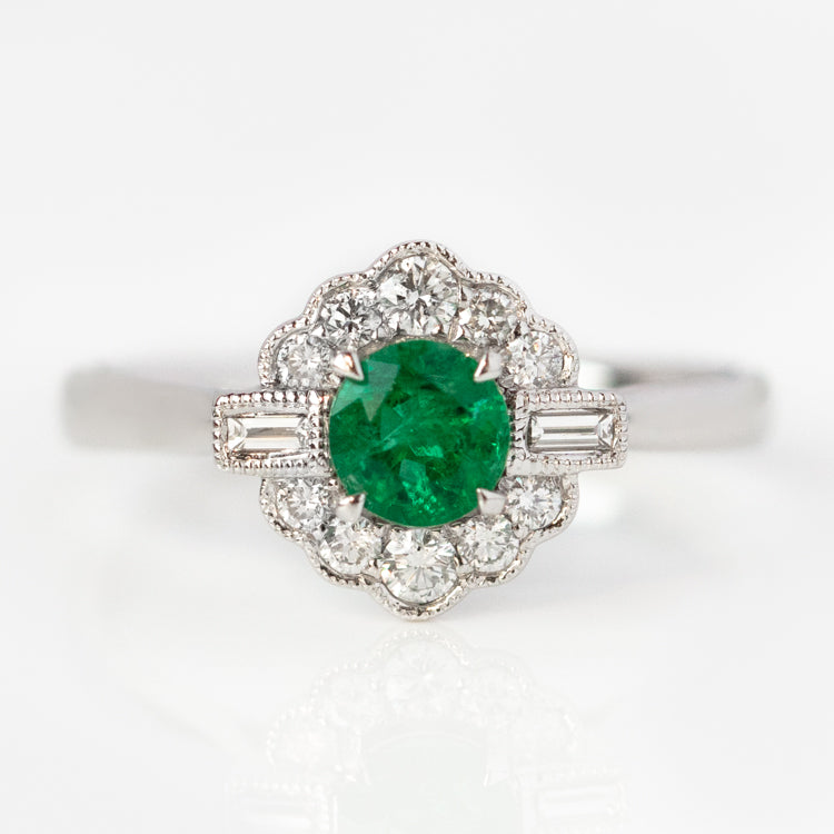 Vintage 18k Emerald and Diamond Cluster Ring Size 6.5
